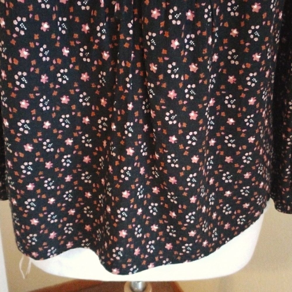 Universal Thread Retro Floral Top - Picture 3 of 9